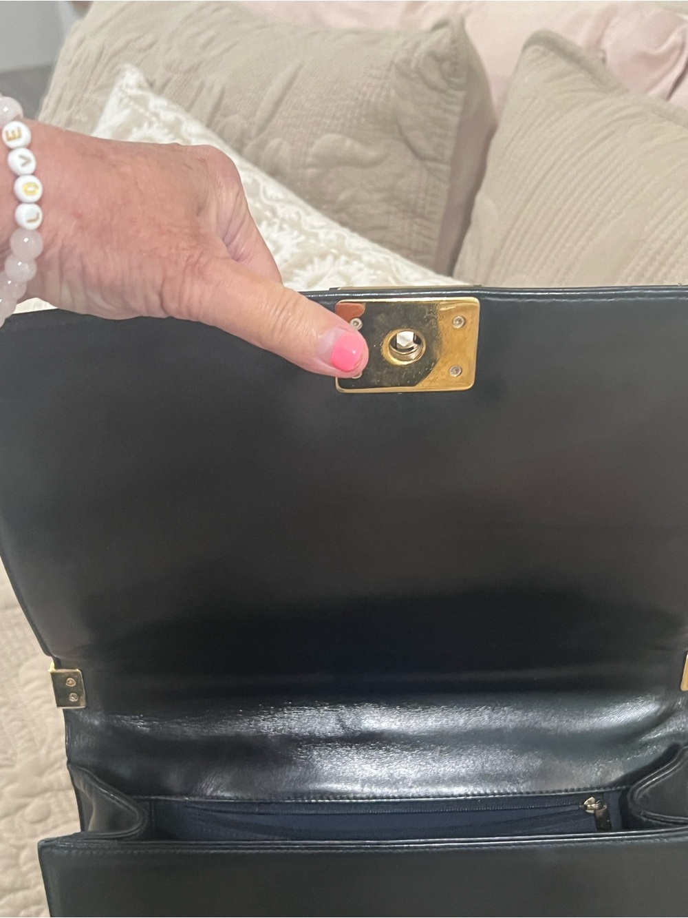 Chanel Large Boy shoulder bag - Picture 8 of 10